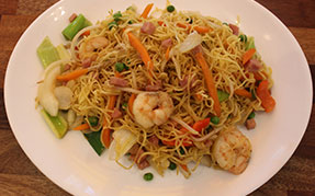 Wokret med skinke og rejer